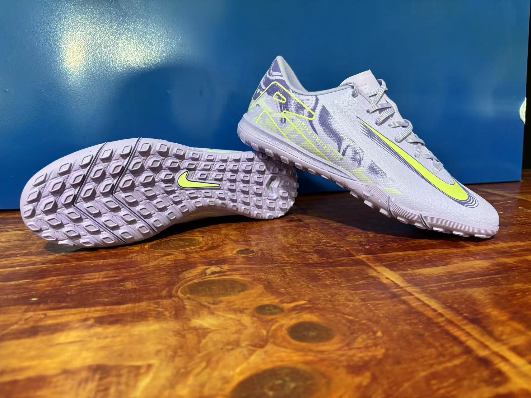 Giày Bóng Đá Nike Mercurial Vapor 16 Academy Tím Vạch Chuối TF